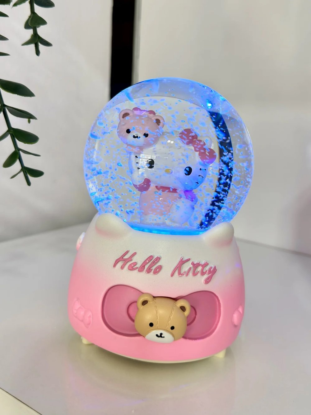 Kuromi & Hello Kitty Kar Püskürtmeli Müzikli Kar Küresi