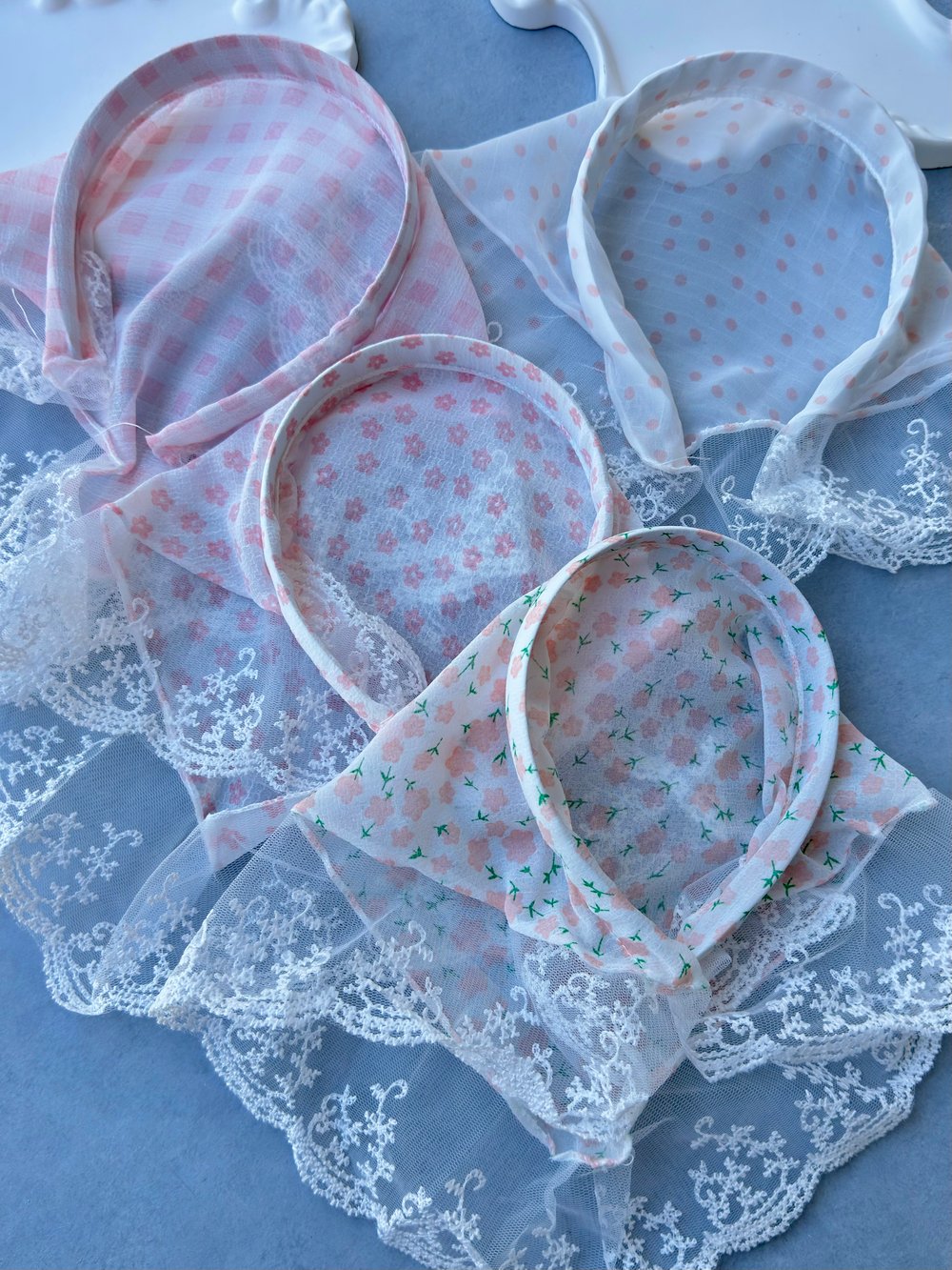 Pembe Renk Çiçek Ve Dantel Detaylı Vintage Bohem Taç