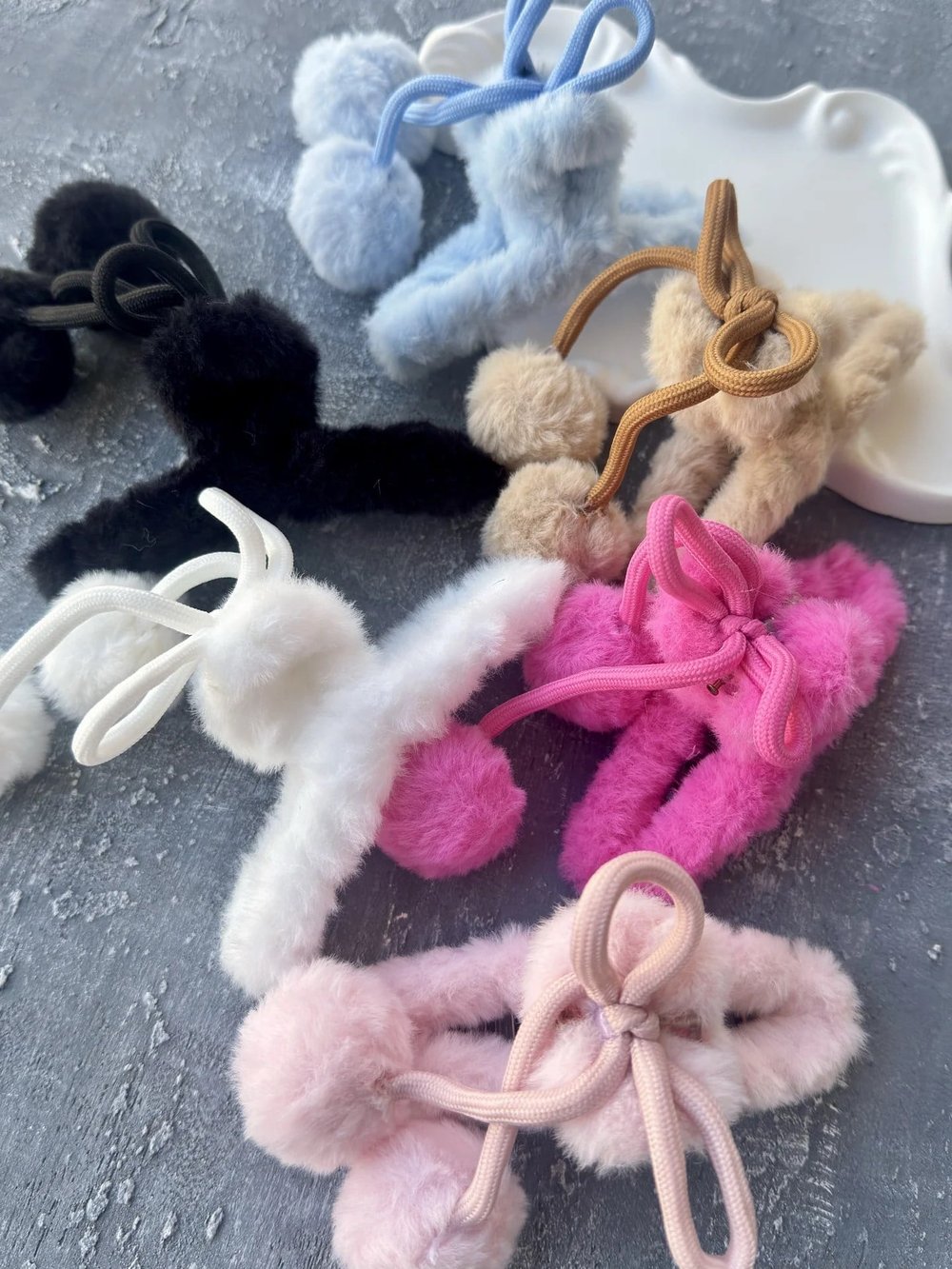 Ponpon Sallantılı Peluş Mandal