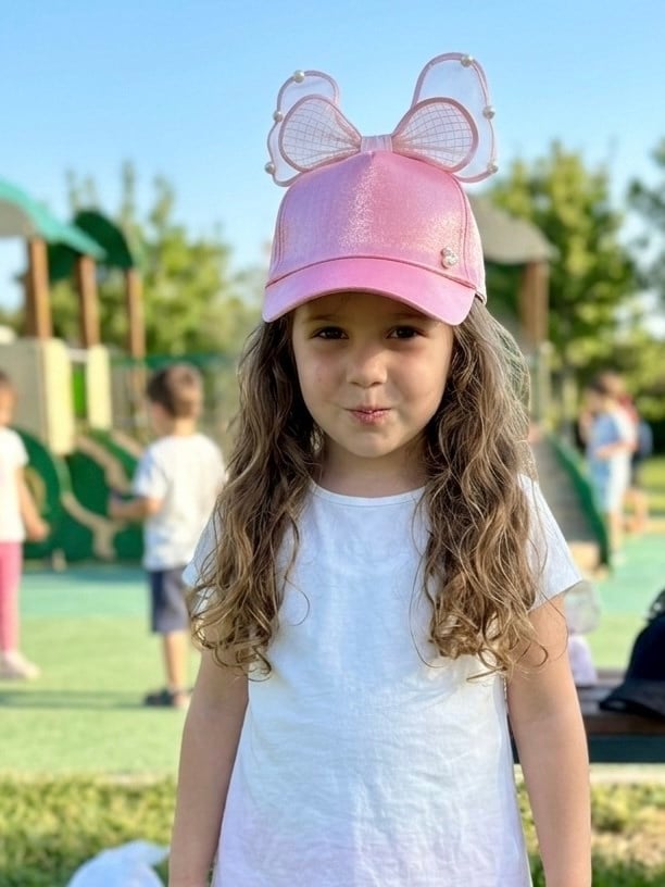 İnci ve Kurdele Detaylı Kendinden Simli Şapka