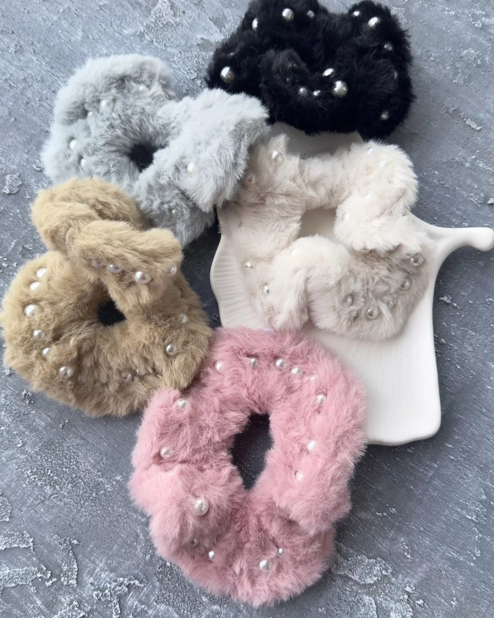 İncili Peluş Lastik Toka