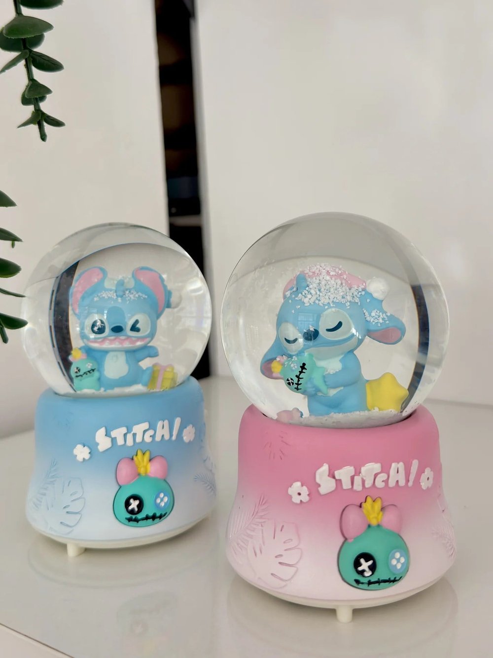 Stitch Müzikli ve Işıklı Kar Küresi