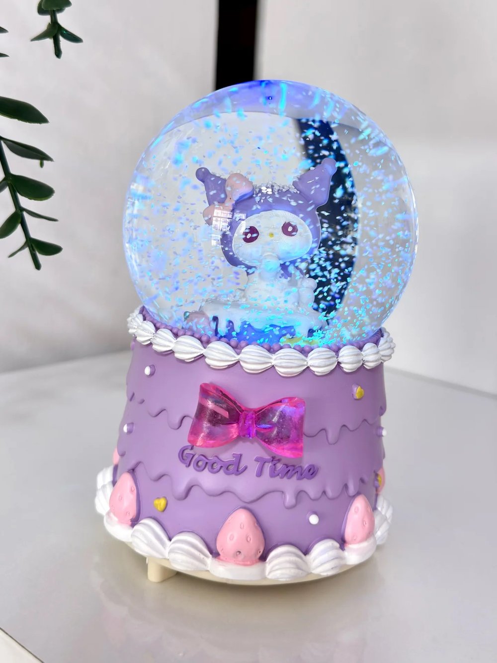 Kuromi & Hello Kitty Kar Püskürtmeli Müzikli Kar Küresi