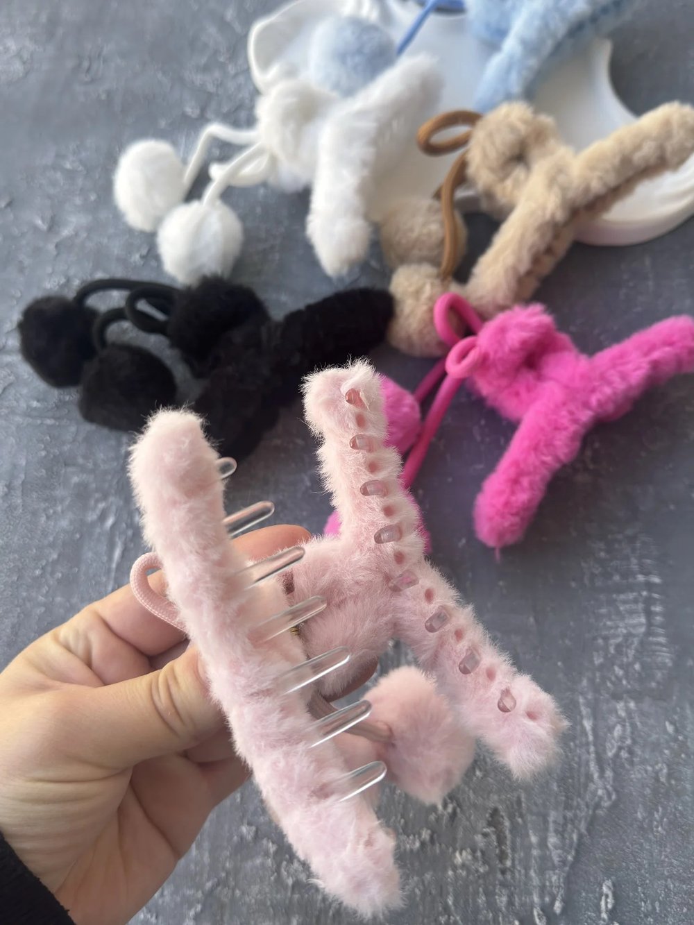 Ponpon Sallantılı Peluş Mandal