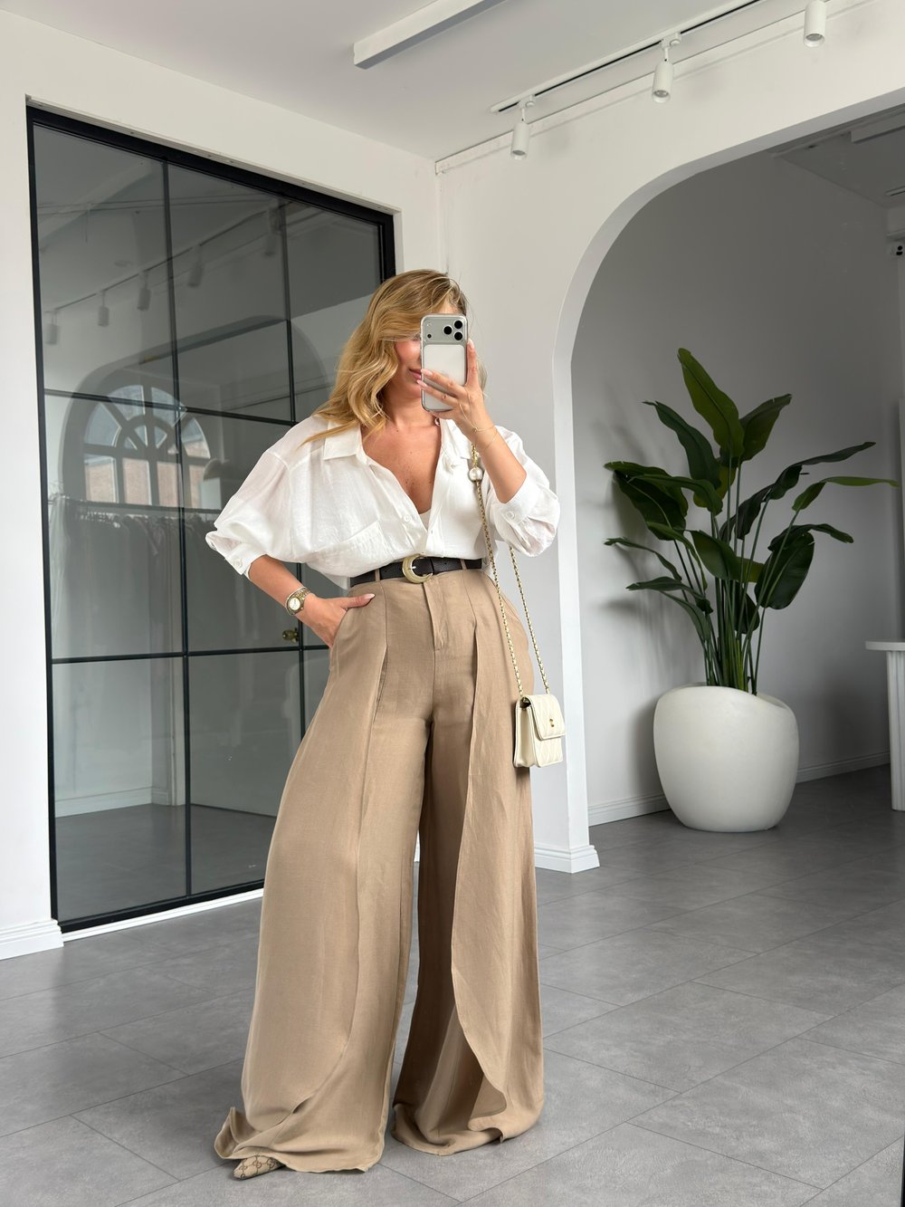 Paça Detaylı Kemerli  Keten Pantolon 501404