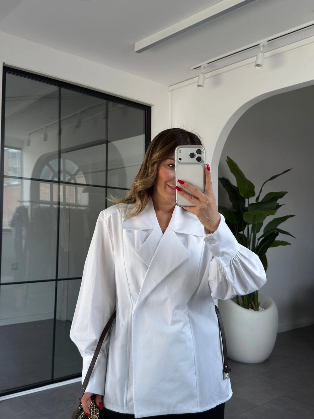 BEYAZ KEMERLİ GÖMLEK 5057