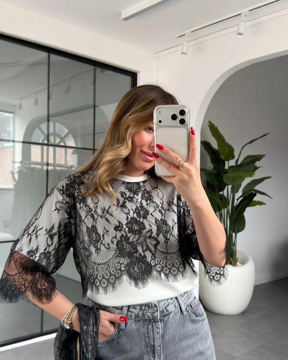 Üst Kısmı Dantel Detalı T-Shirt