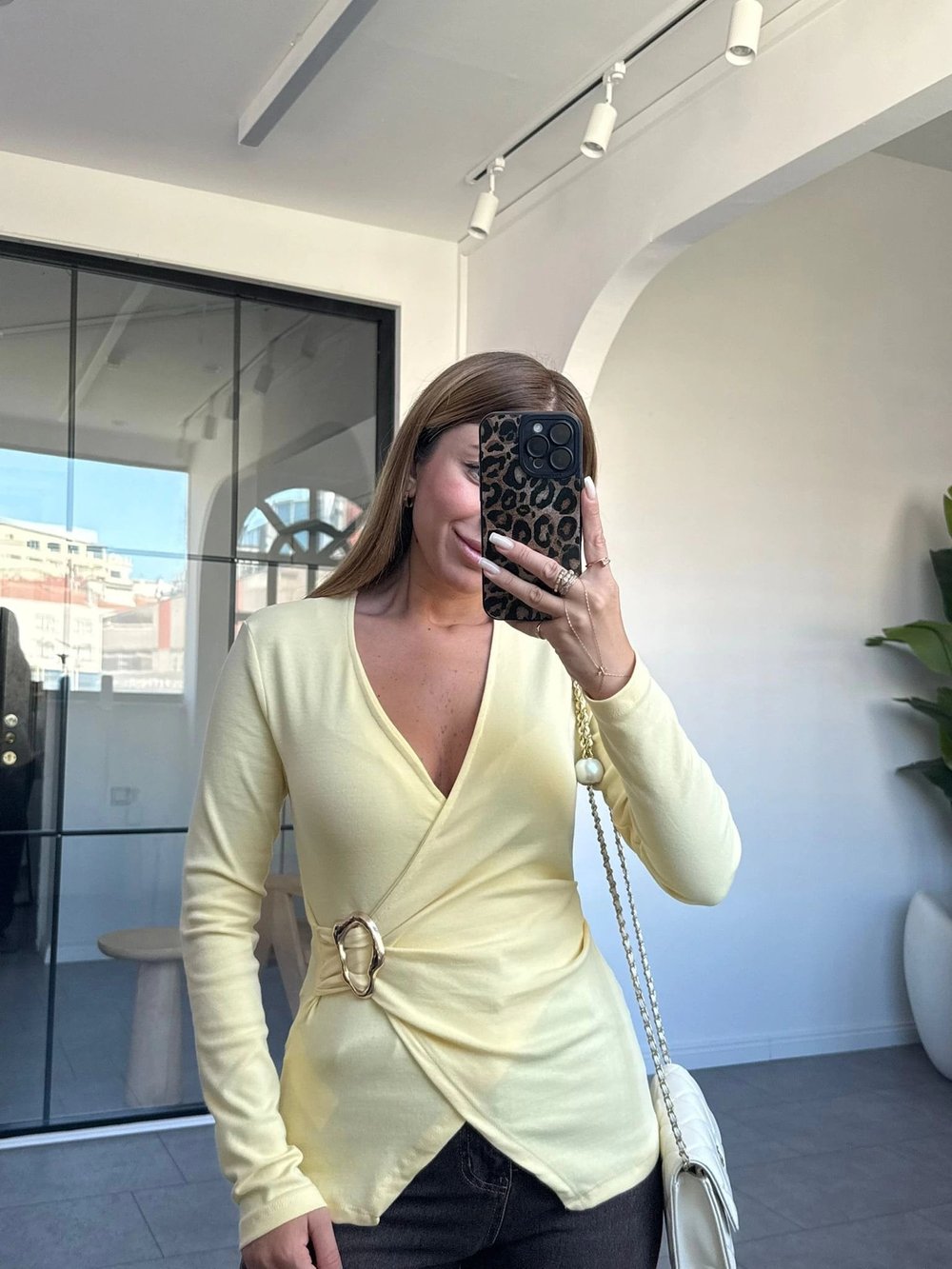 SARI UZUN KOL GOLD BROŞLU BLUZ