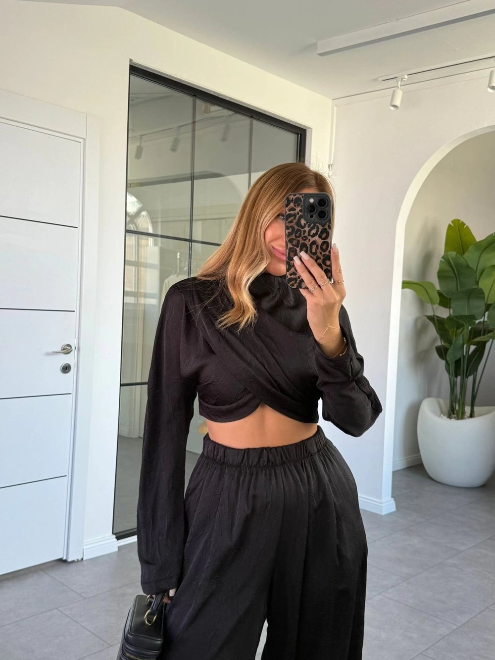 SİYAH UZUN KOL CROP TAKIM