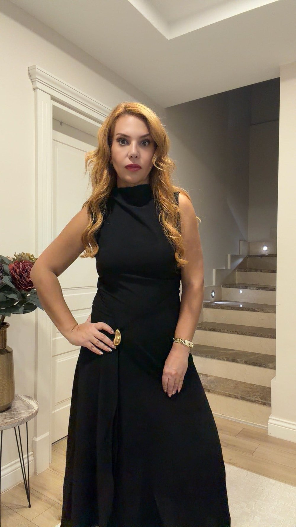 Toka Detaylı Yırtmaçlı Elbise
