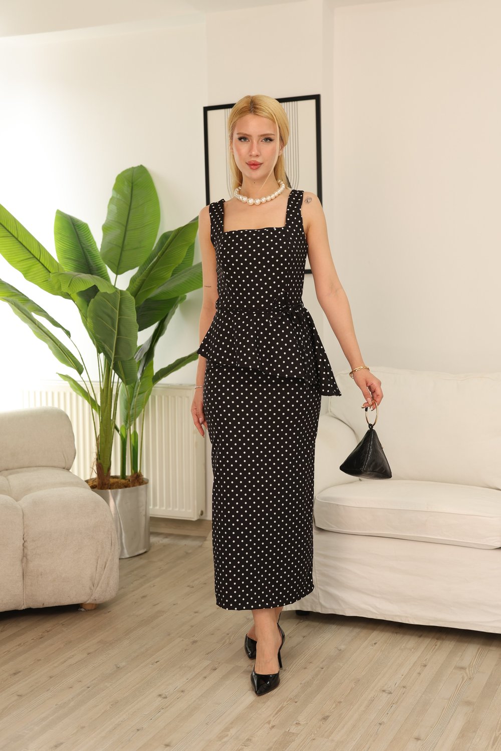 Kare Yaka Peplum Detaylı Puantiyeli Elbise Siyah