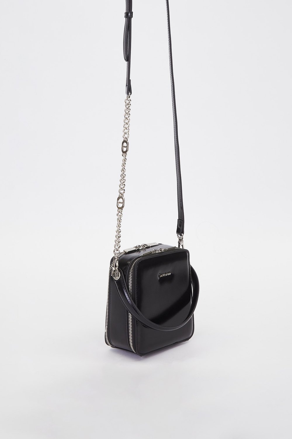 Küçük Boy Şık Tasarım Zincir Detaylı Kadın El ve Omuz Çantası 930421 Siyah