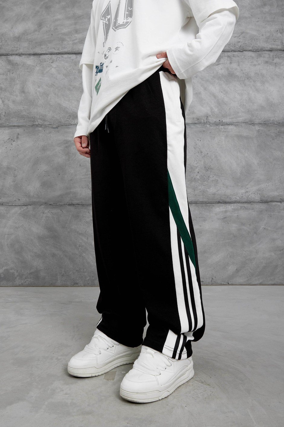 ÇAPRAZ ŞEKİLLİ BAGGY EŞOFMAN ALTI SİYAH