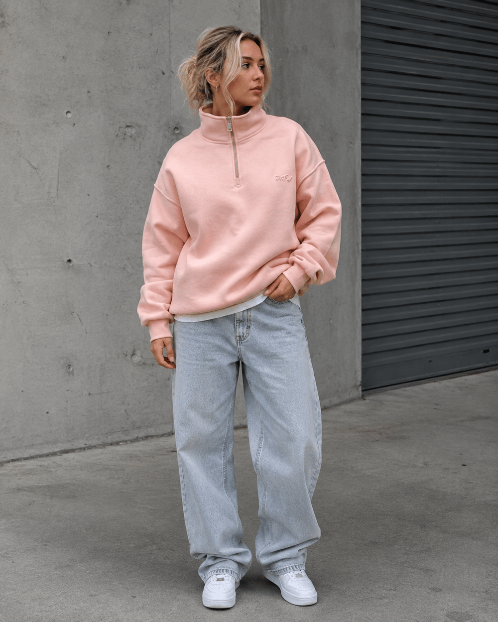 DKPW GOFRE BASKILI DİK YAKA YARIM FERMUARLI SWEATSHİRT PEMBE