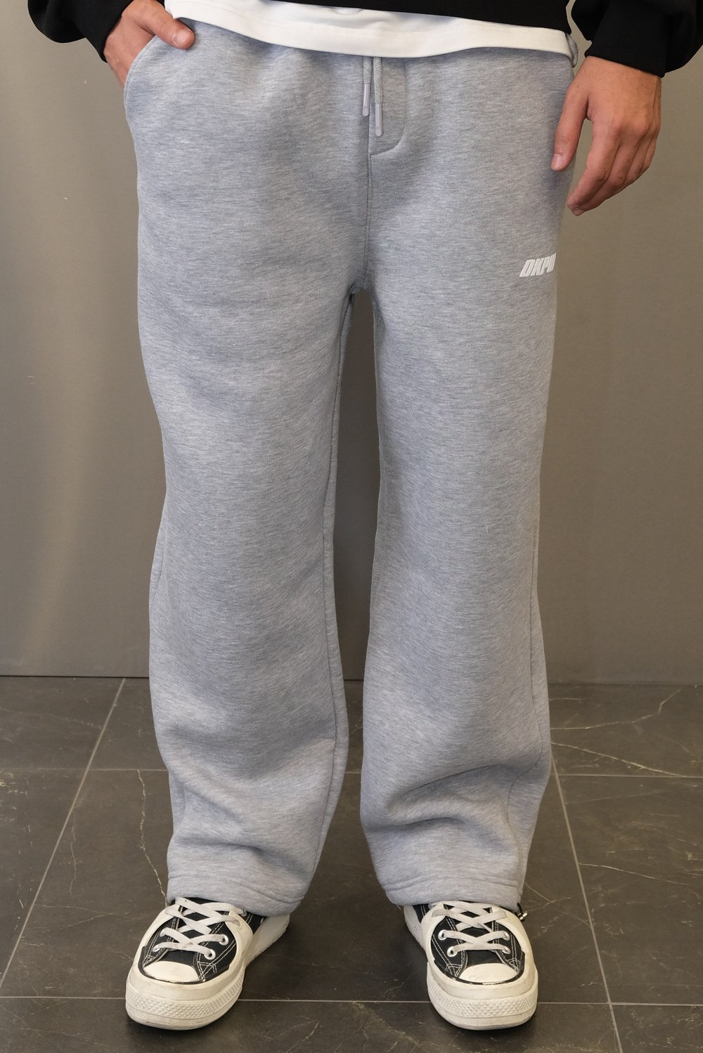 DKPW KABARTMA BASKILI SÜPER BAGGY ŞARDONLU EŞOFMAN ALTI GRİ MELANJ