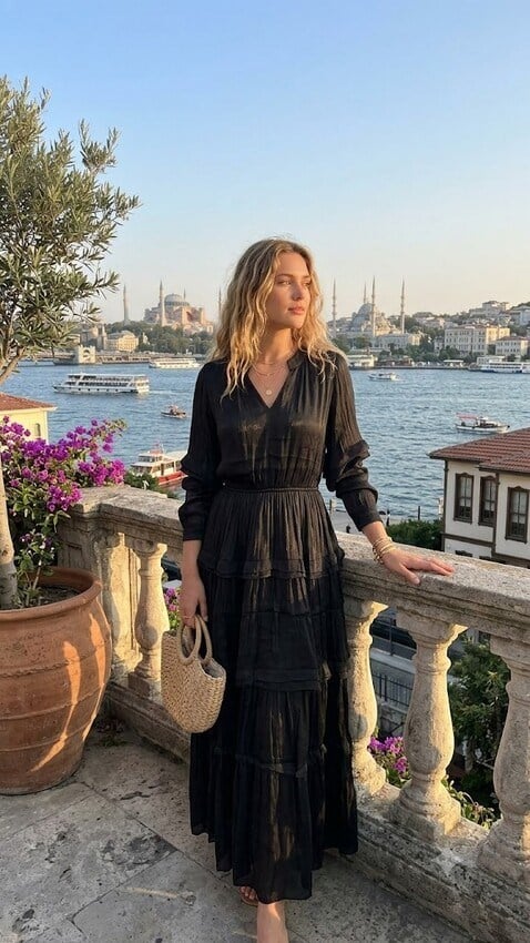 Yaka Detaylı Elbise