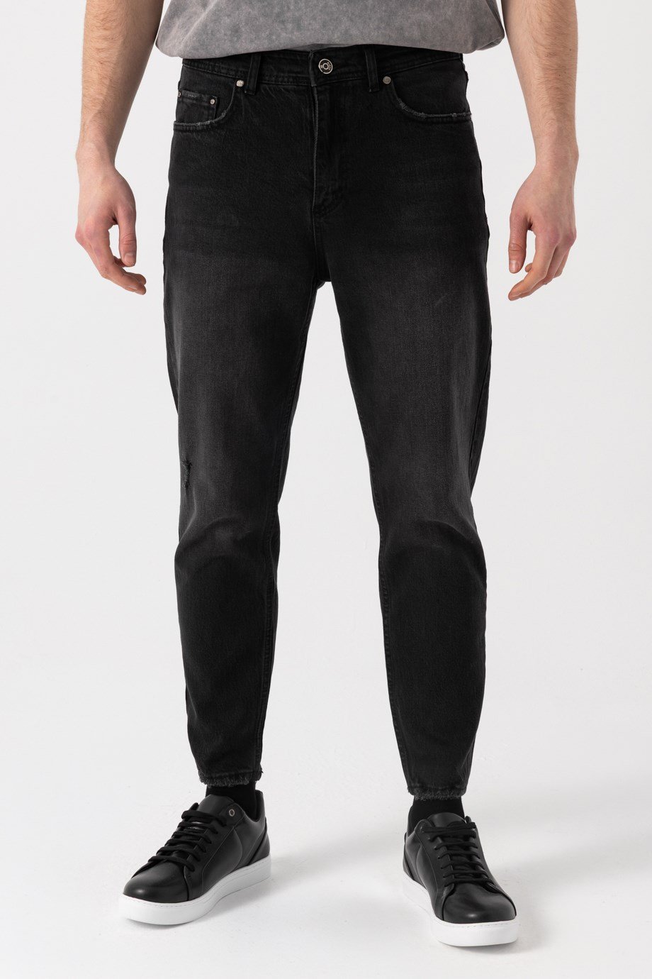Paça Yıpratmalı Tapered Jean