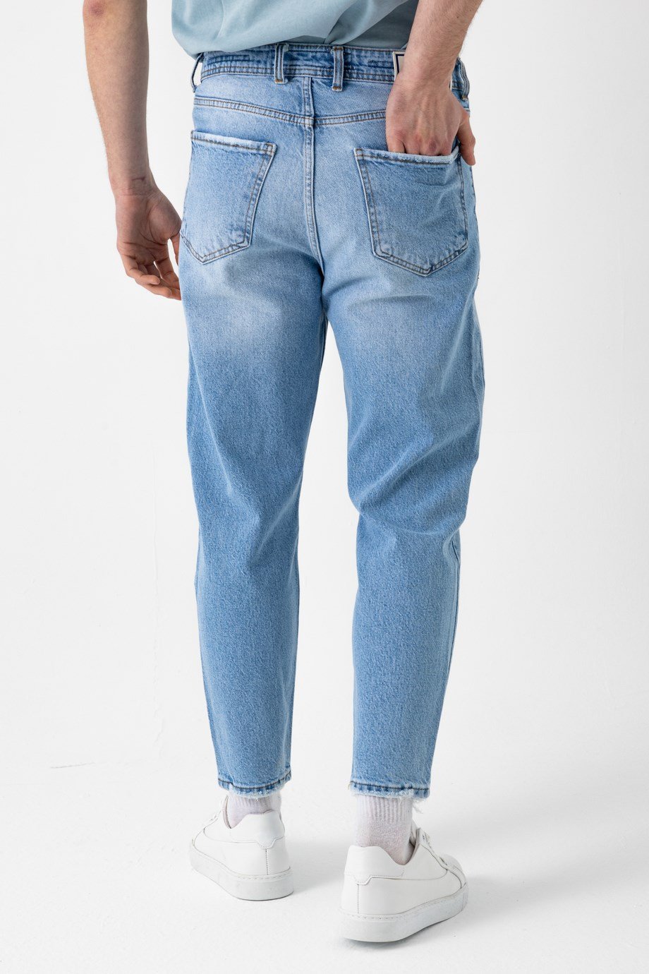 Paça Yıpratmalı Tapered Jean