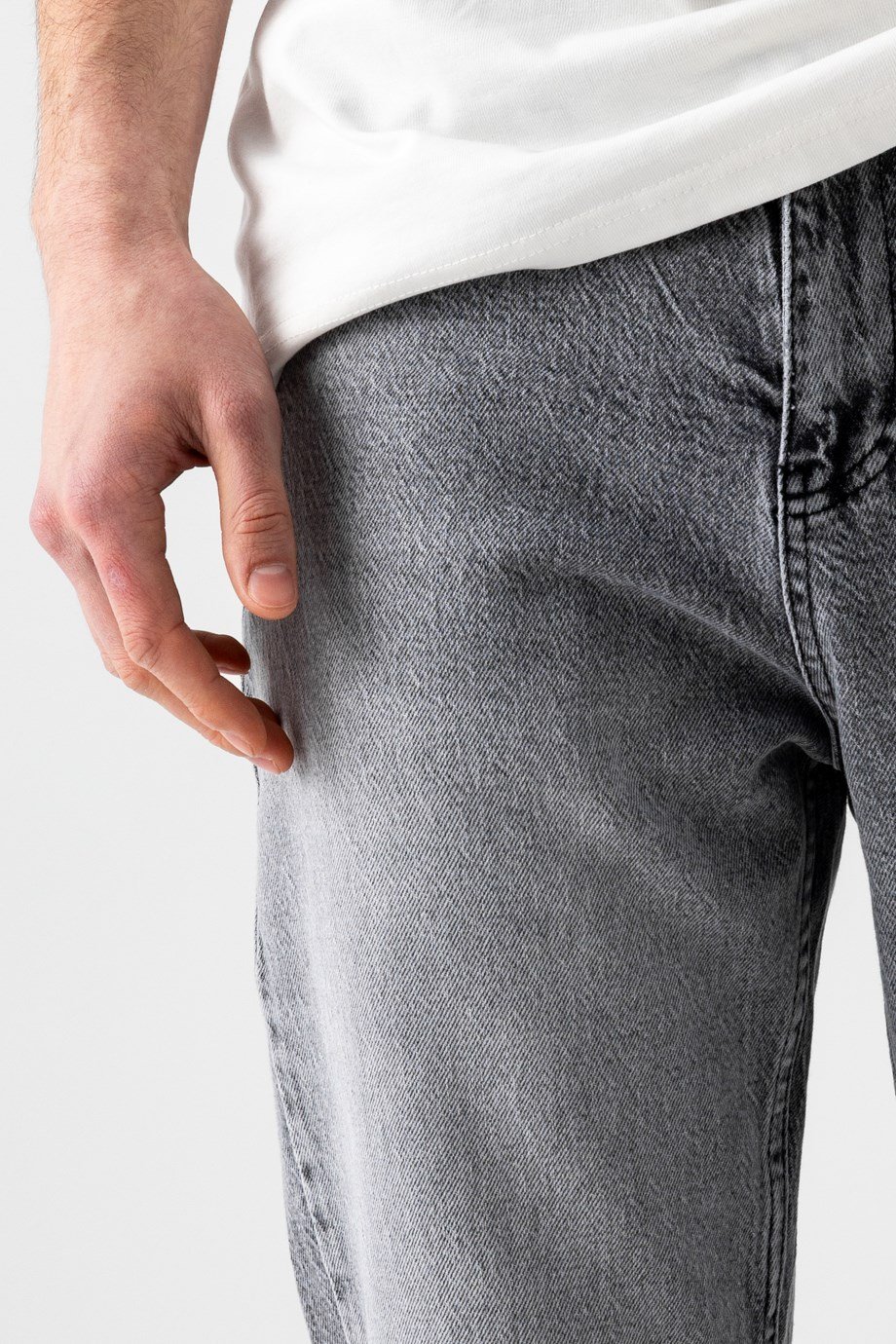 Paça Yıpratmalı Tapered Jean