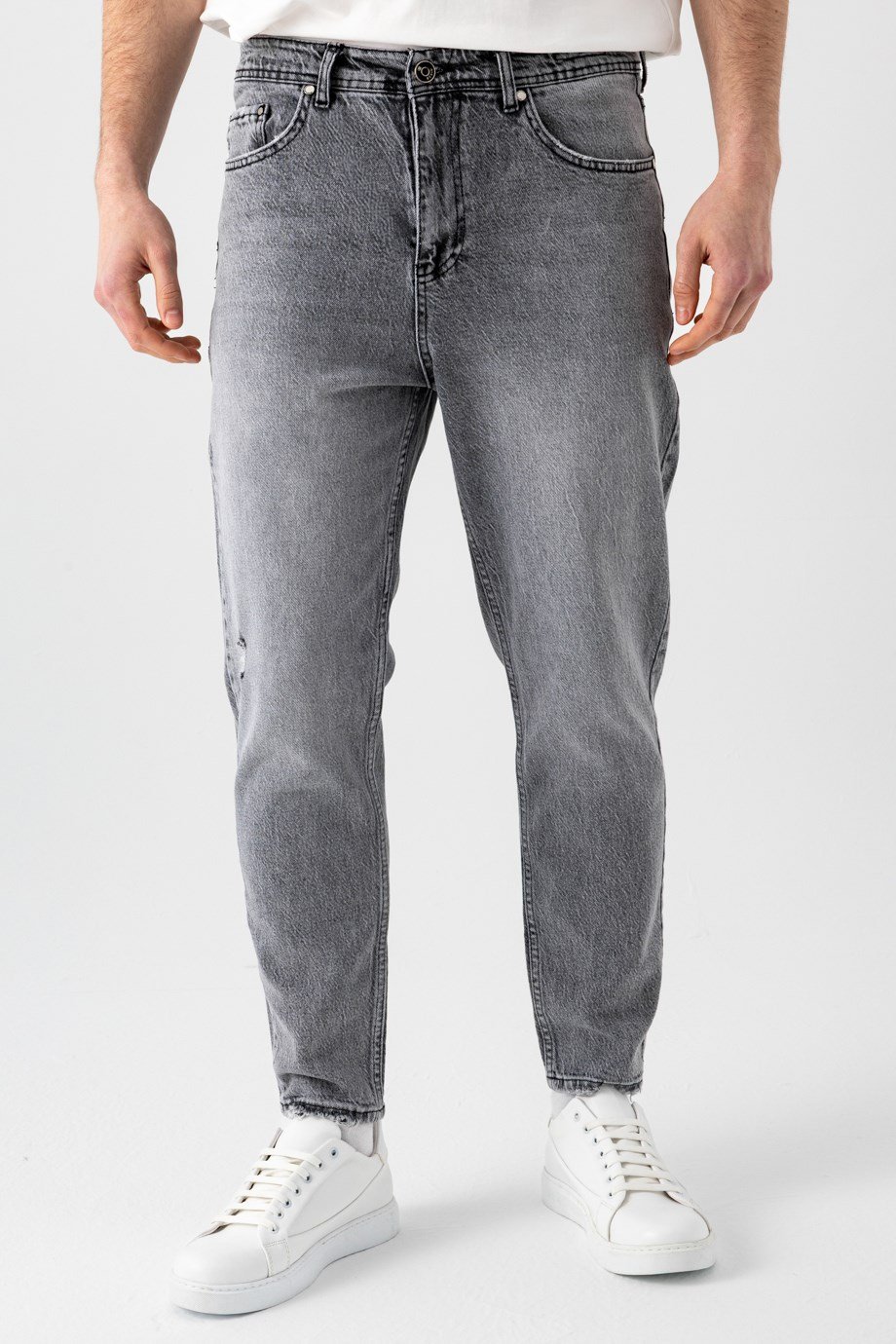Paça Yıpratmalı Tapered Jean