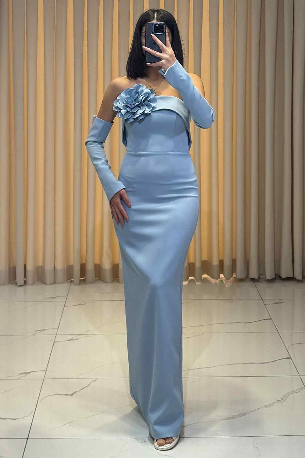 Straplez Seyyar Gül Detaylı Kollu Abiye Mavi