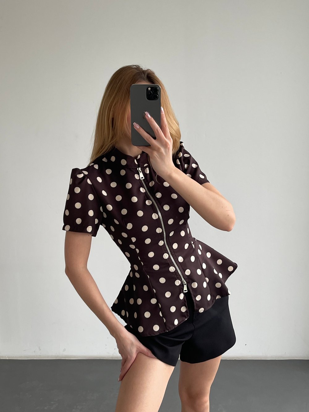 Fermuar Detaylı Puantiyeli Peplum Bluz