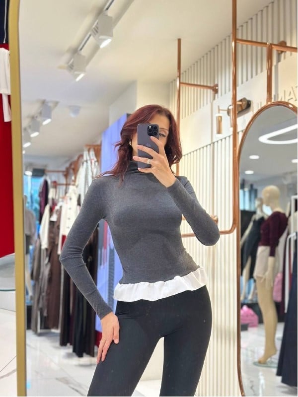 DİK YAKA ETEĞİ SÜPREM BLUZ SİYAH