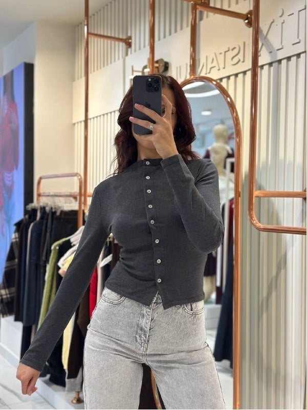 LADY YAKA DÜĞMELİ HIRKA SİYAH