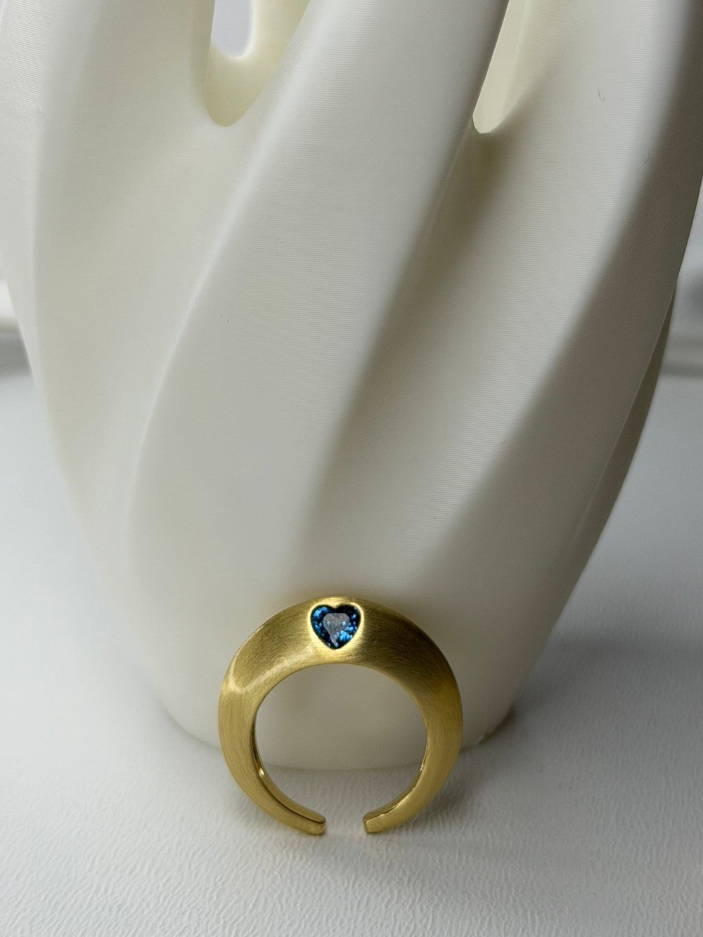 Minimalist Blue Heart Gold Yüzük