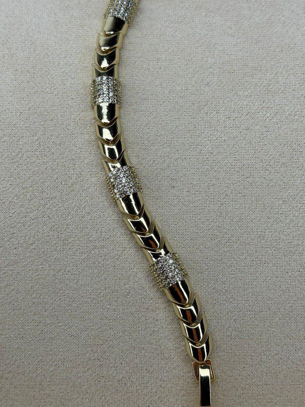 Oly Bileklik