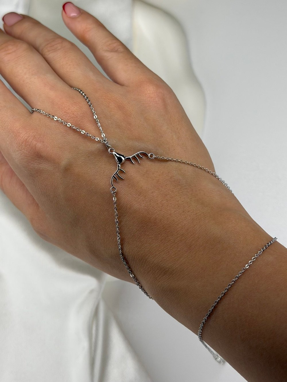 Silver Deer Şahmeran
