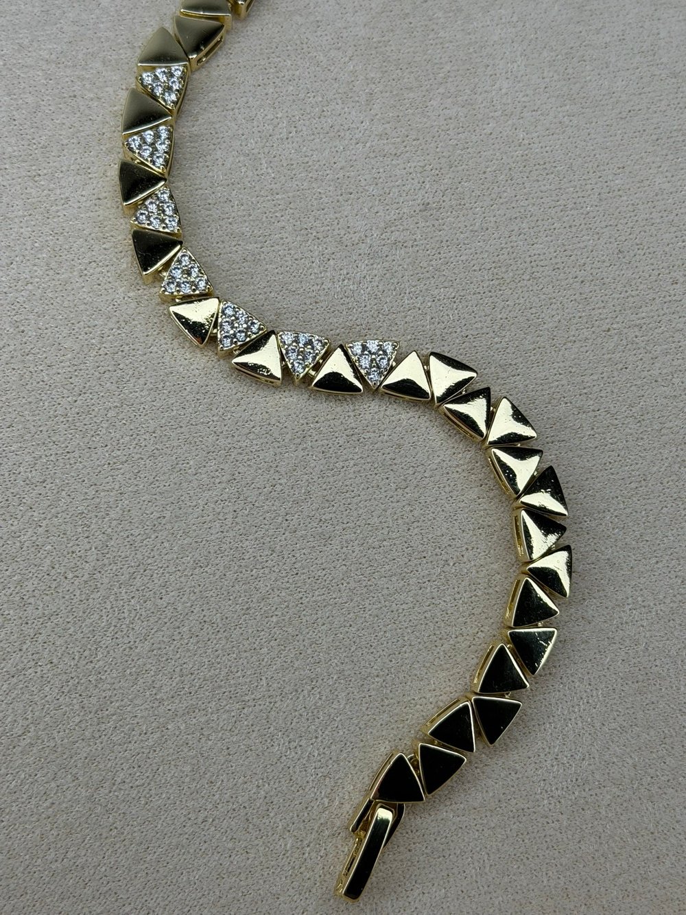 Triangle Bileklik