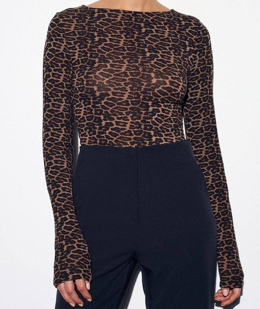 Leopar Desen Kayık Yaka Top – Kahve
