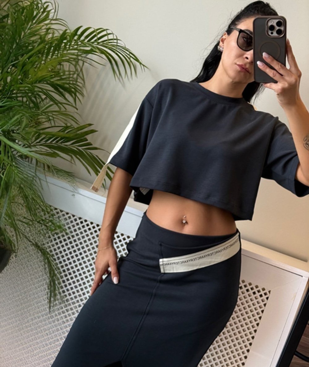 Şerit Detaylı Crop Top & Yırtmaçlı Etek Takım