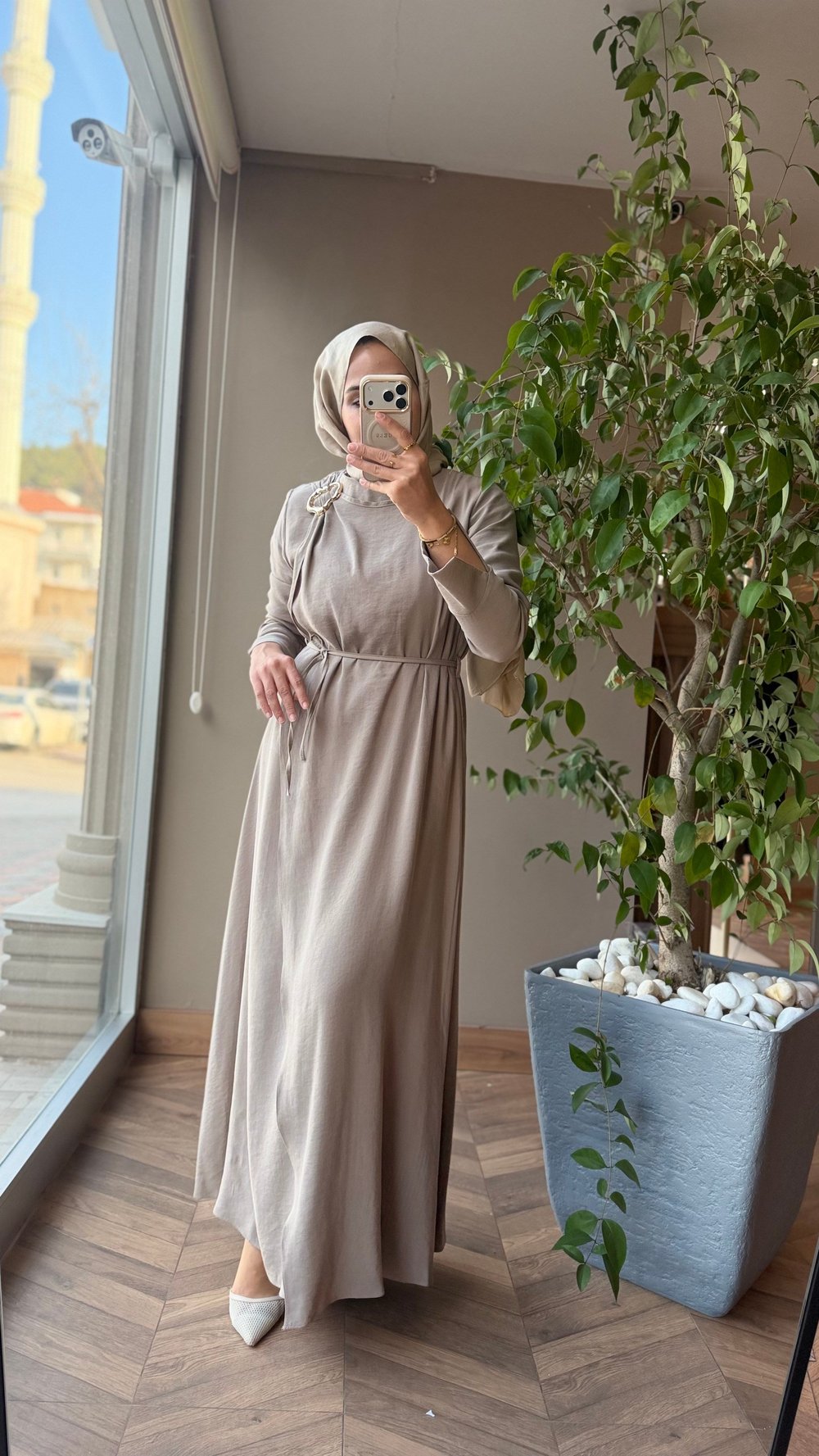 Gold Aksesuar Detaylı Elbise | Bej
