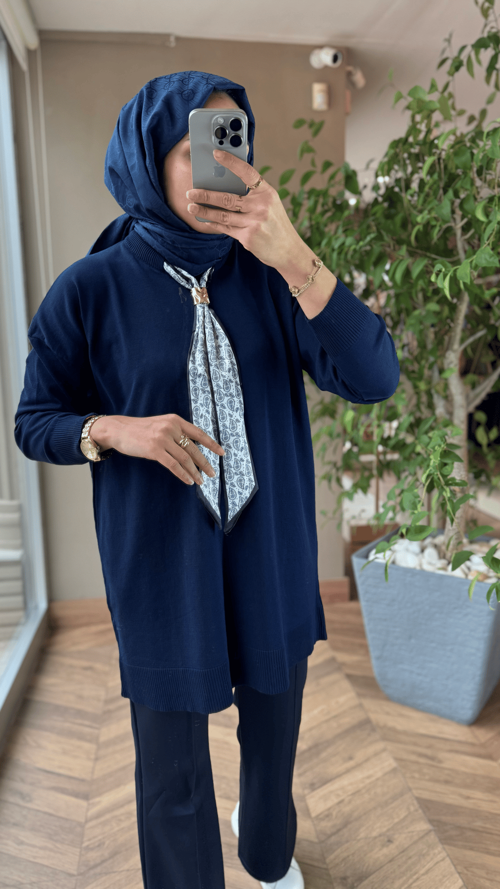 Gold Detaylı Fularlı Merserize Tunik | Lacivert