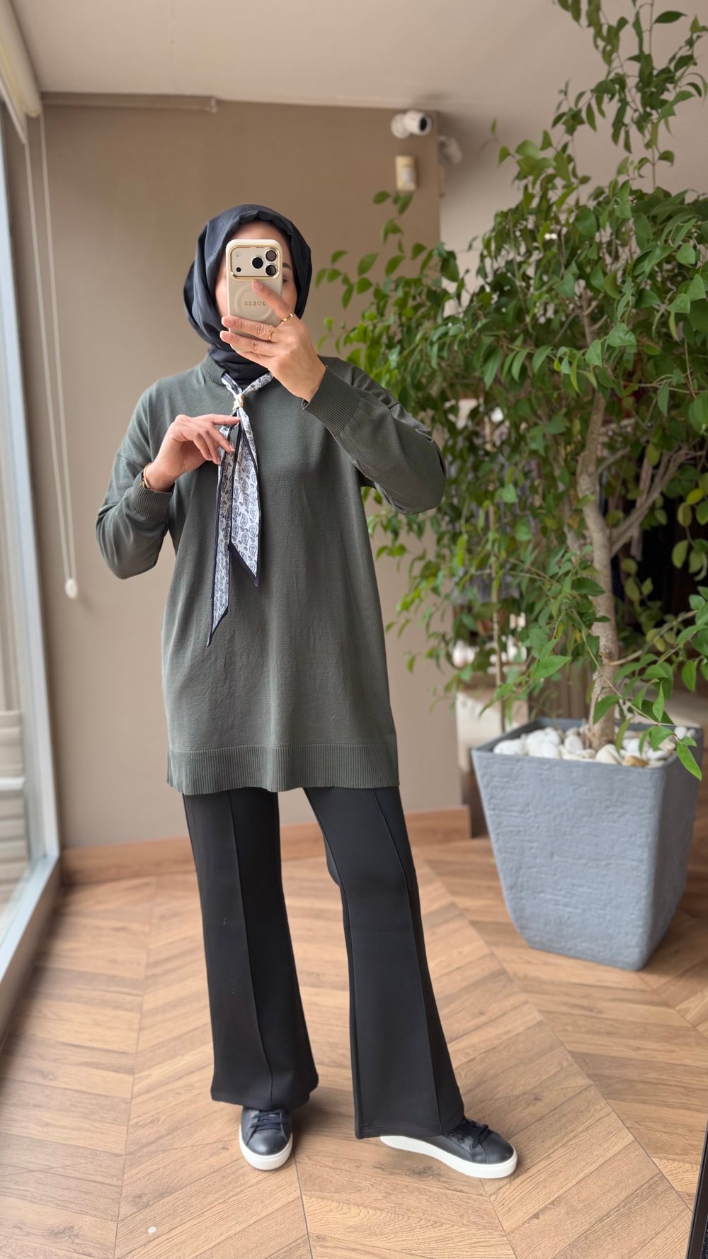 Gold Detaylı Fularlı Merserize Tunik | Yeşil