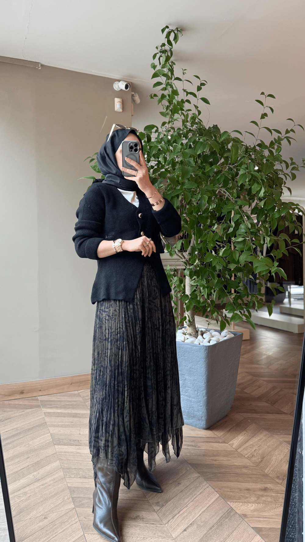 Gold Düğmeli Kısa Hırka | Siyah