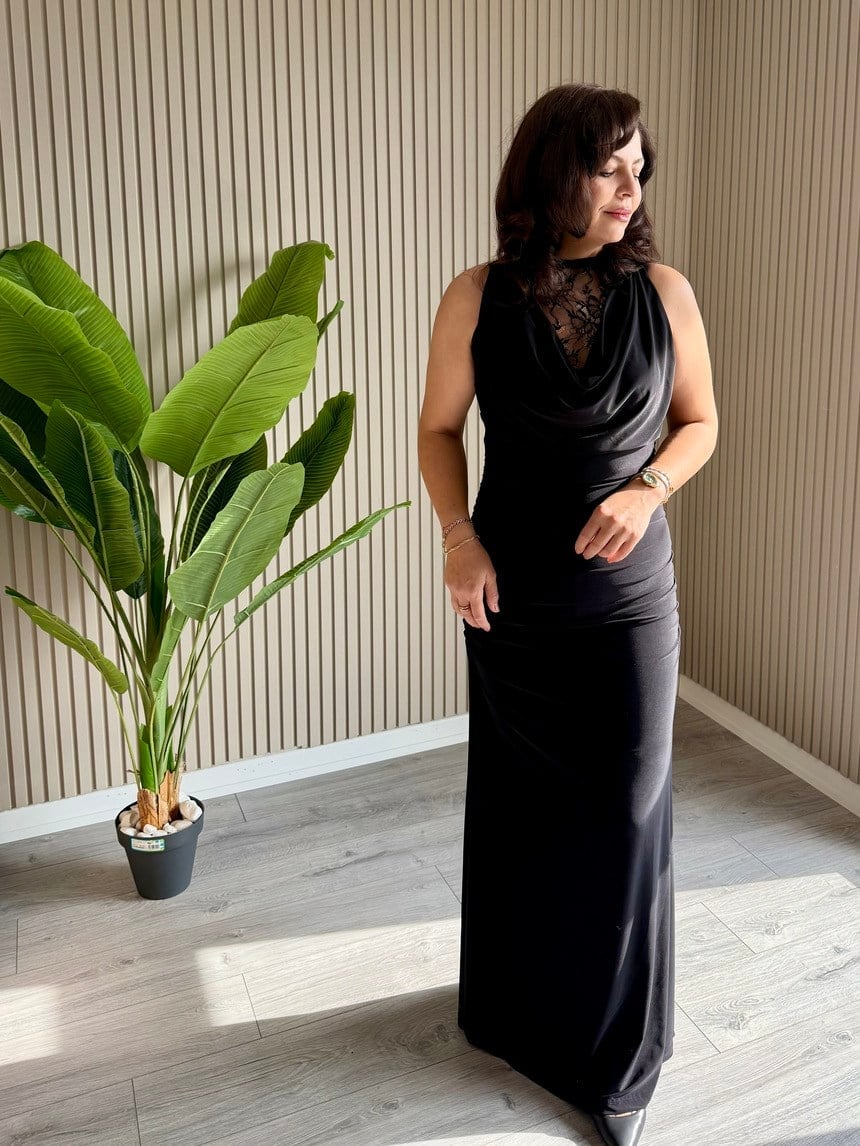RENNA DANTEL YAKALI SİYAH MAXİ ELBİSE 