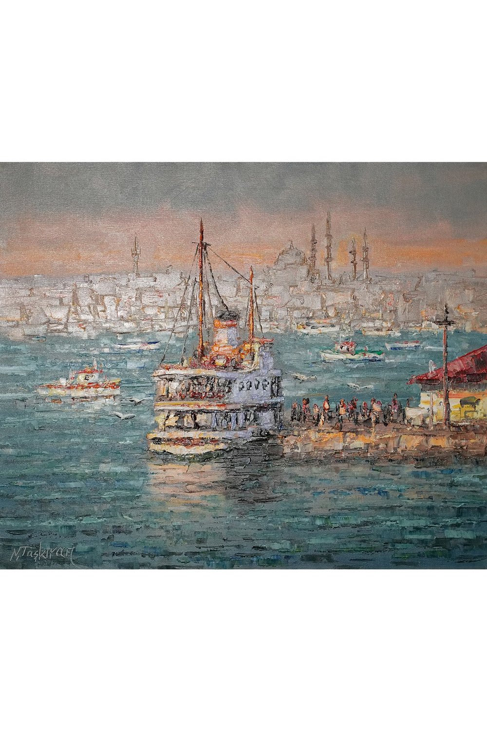 İskeleye Yanaşan Vapur, Kalabalık ve Cami Silüeti
