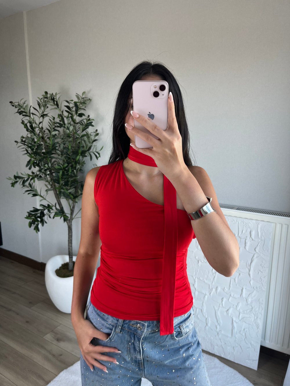 Asimetrik Kesim Fular Detaylı Bluz Kırmızı