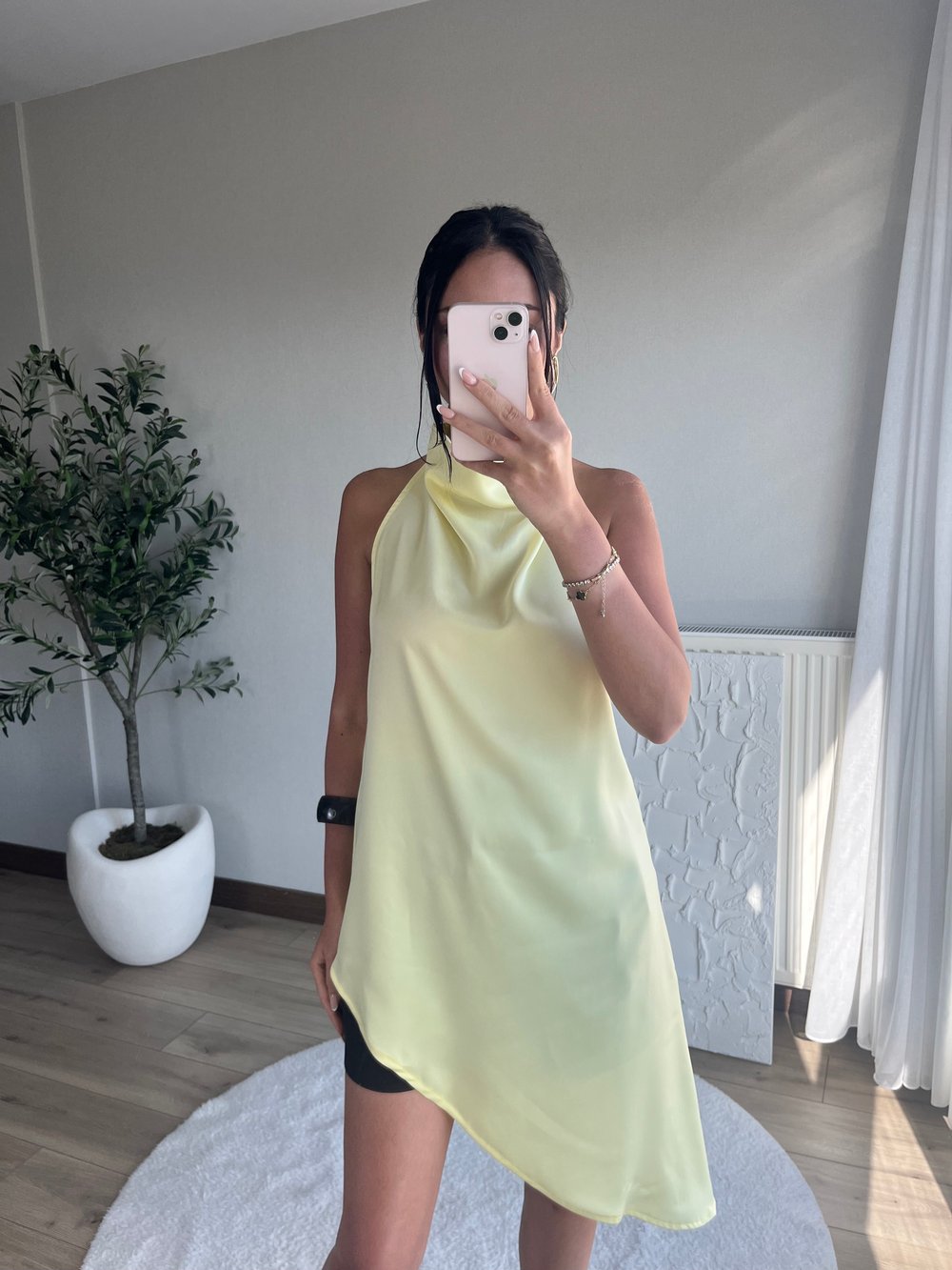 Asimetrik Kesim Saten Bluz Sarı