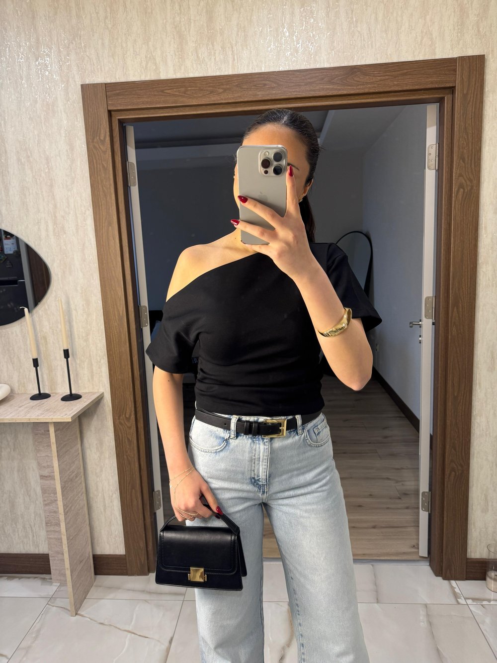 Bir Omzu Düşük Basic Tişört Siyah