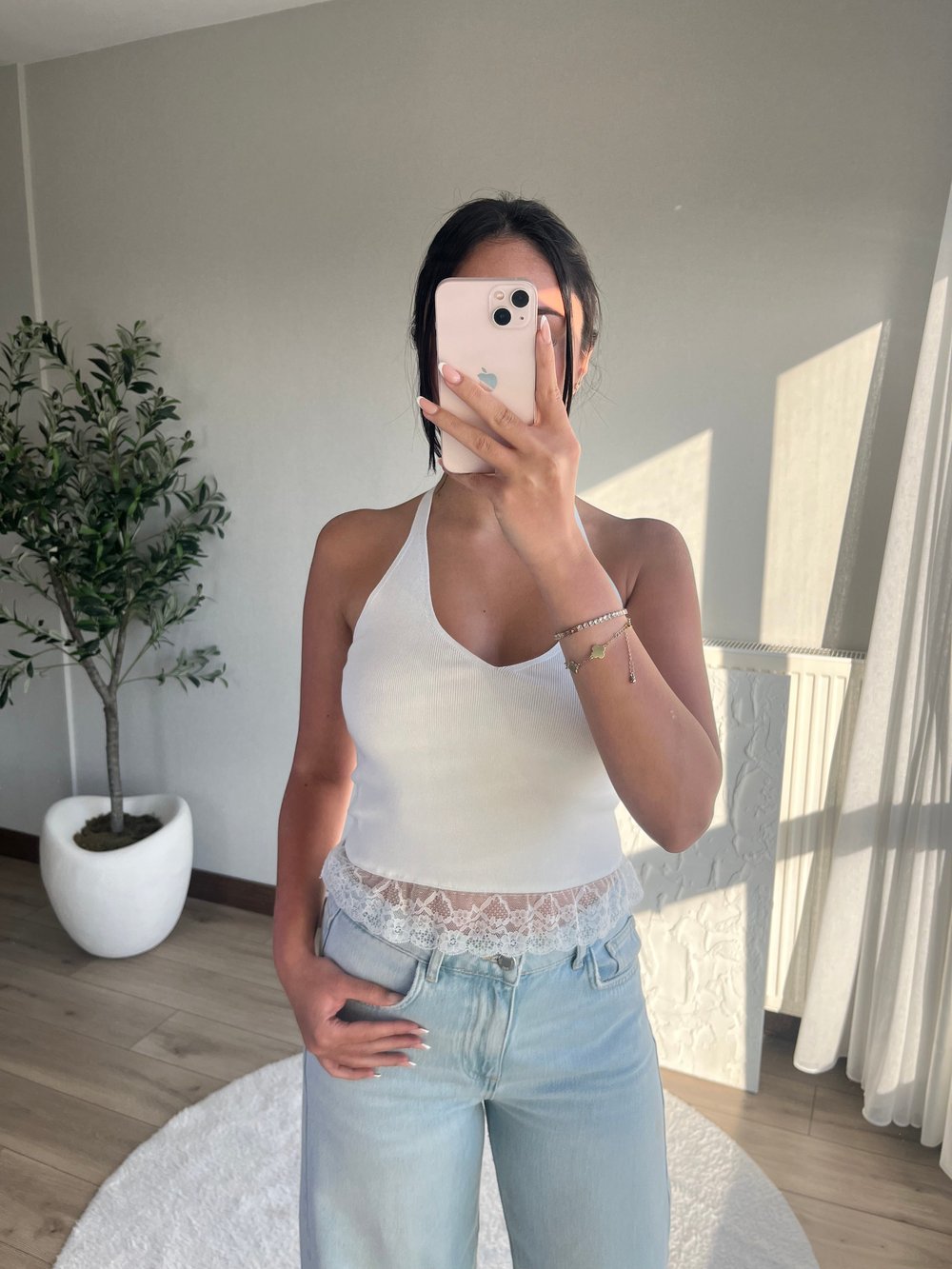 Halter Yaka Dantel Detaylı Bluz Beyaz