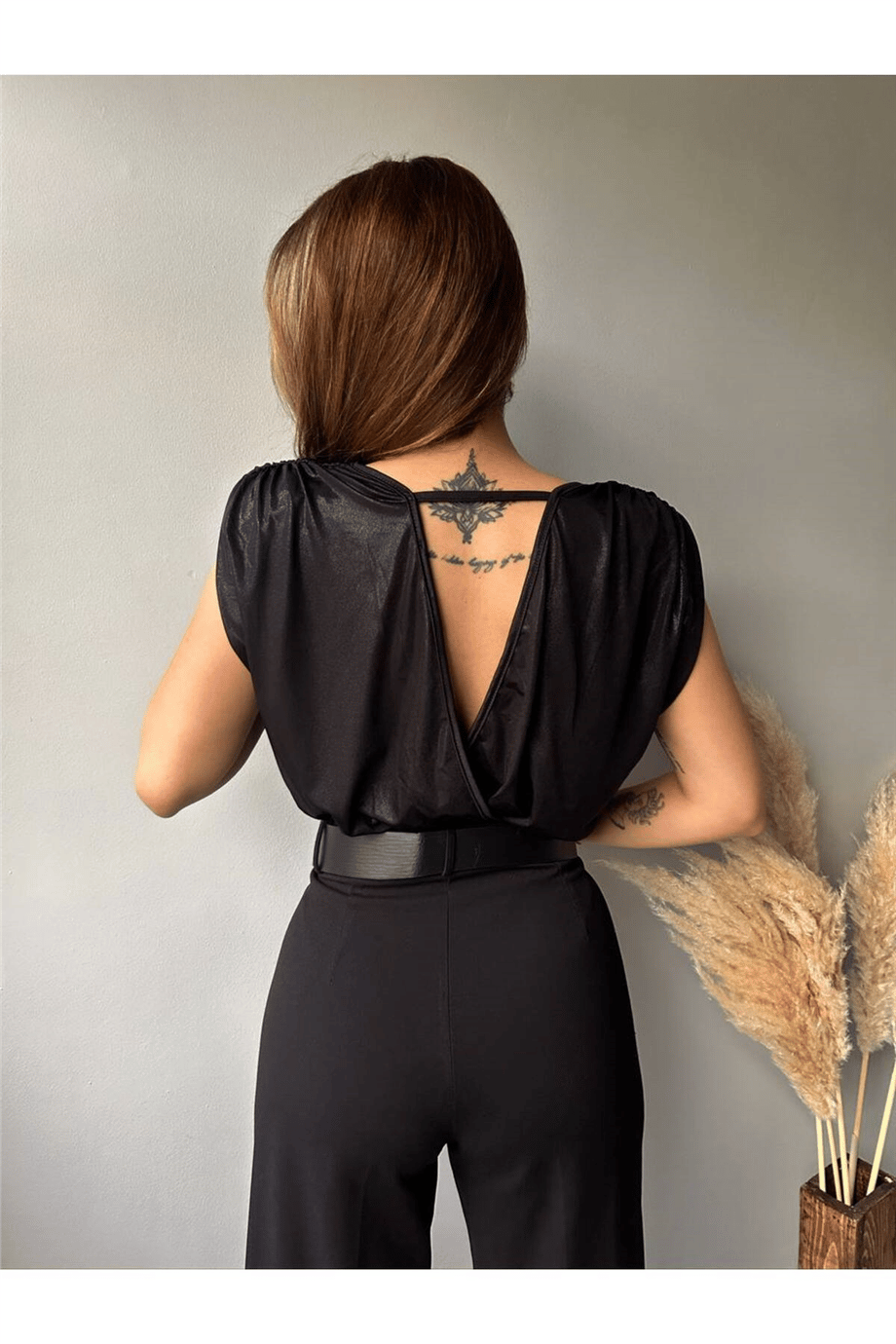 Kadın Derin V Yaka Saten Görünümlü Vatkalı Bodysuit HYN-58048 - SİYAH