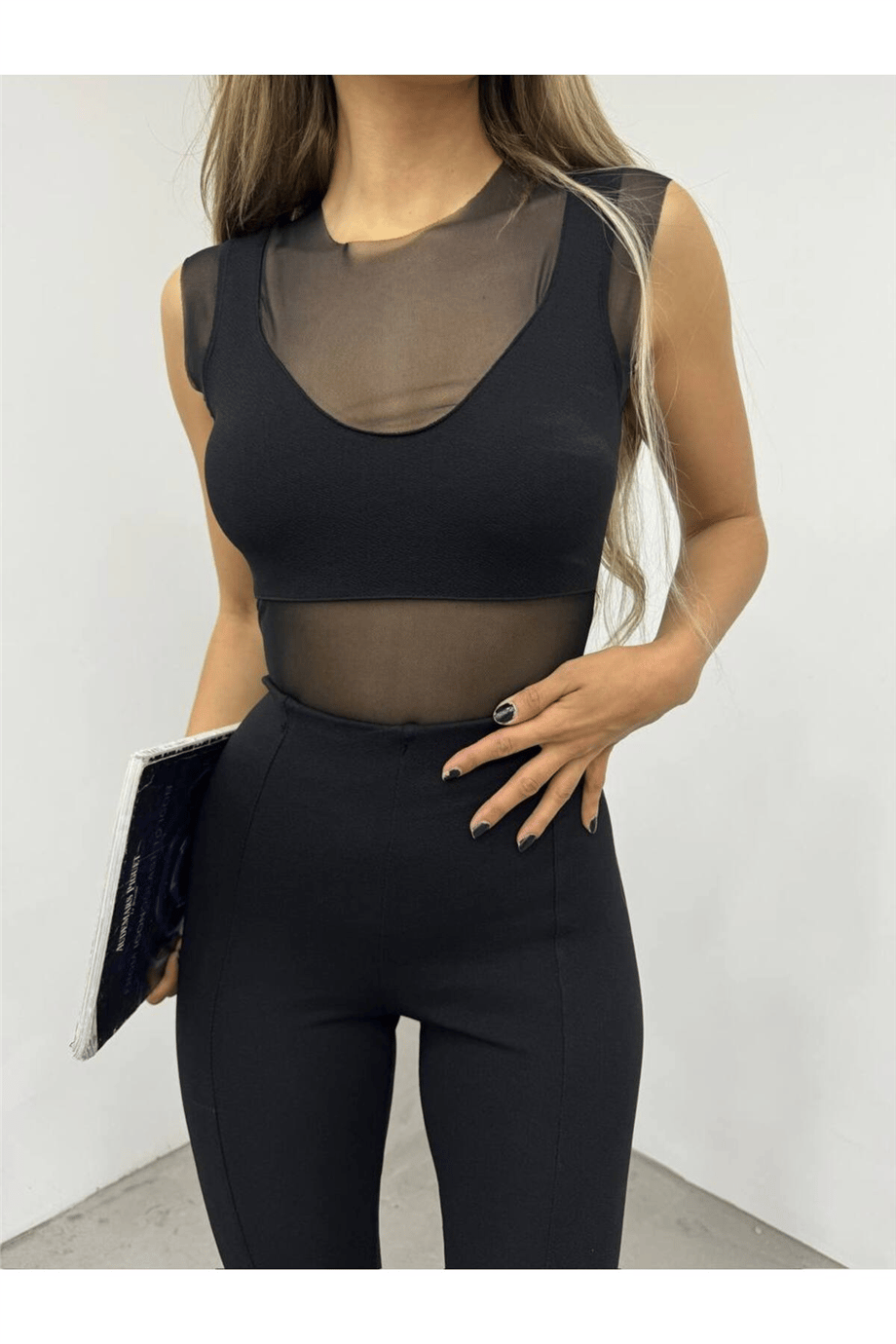 KADIN TÜL DETAYLI ASKILI CROP BLUZ VE NERVÜR DETAYLI SLİM FİT PANTOLON ALT ÜST TAKIM ZYN-58661 - SİYAH