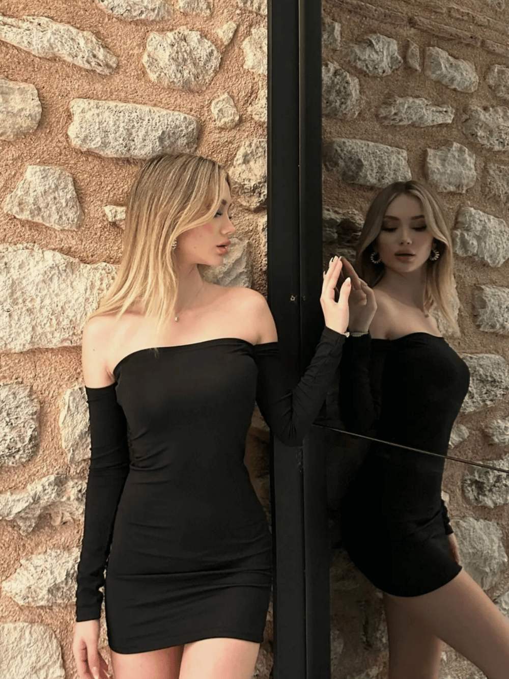 Siyah Omuz Dekolteli Mini Elbise