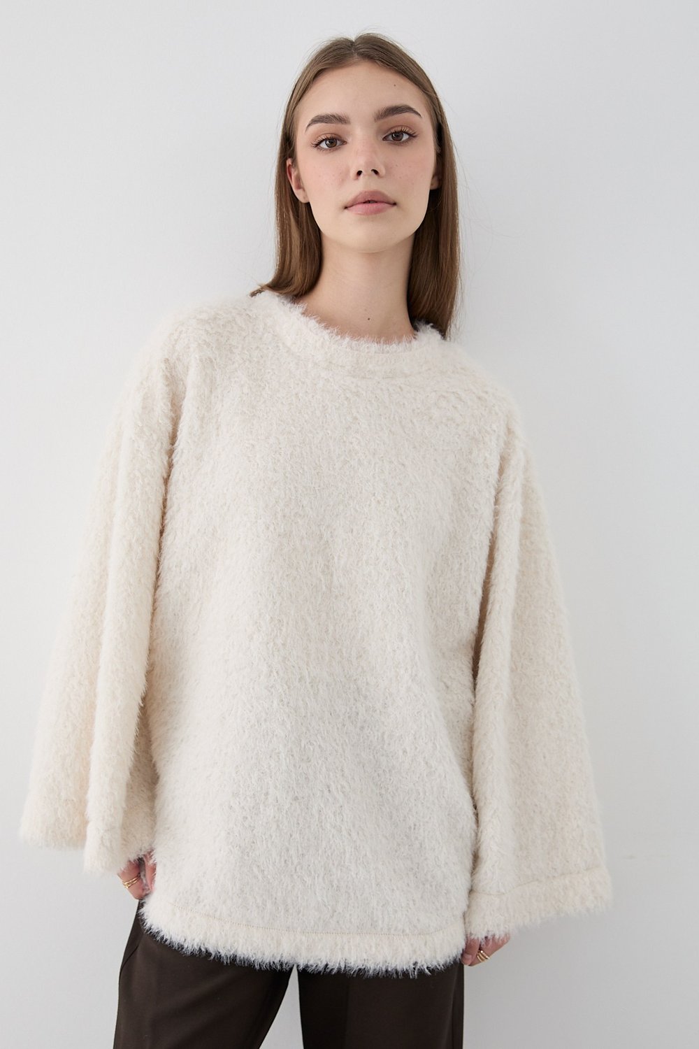Kadın Ekru Oversize Peluş Kazak