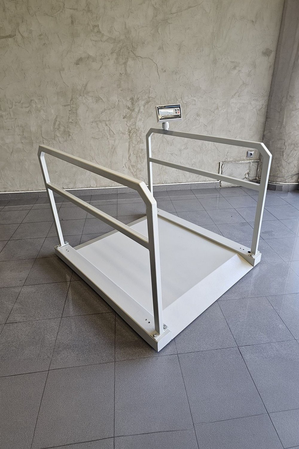 İMMAX Rampalı Tutunma Barlı Diyaliz Baskülü 300 KG 90x110 Cm Şarjlı