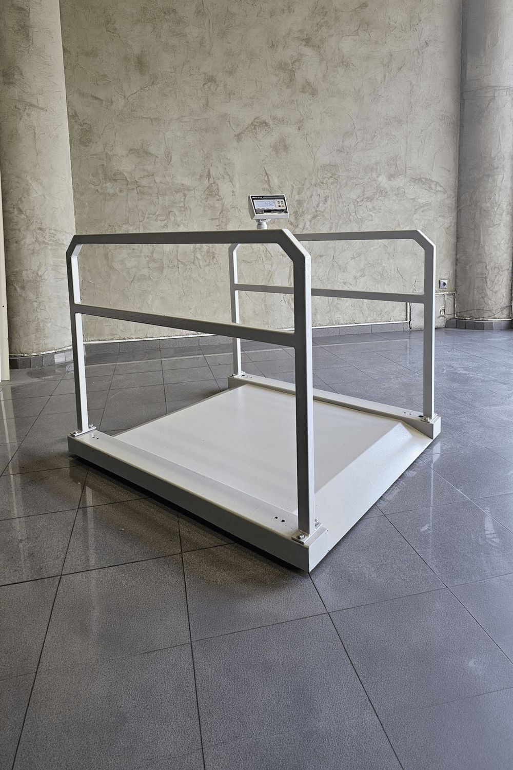 İMMAX Rampalı Tutunma Barlı Diyaliz Baskülü 600 KG 90x110 Cm Şarjlı